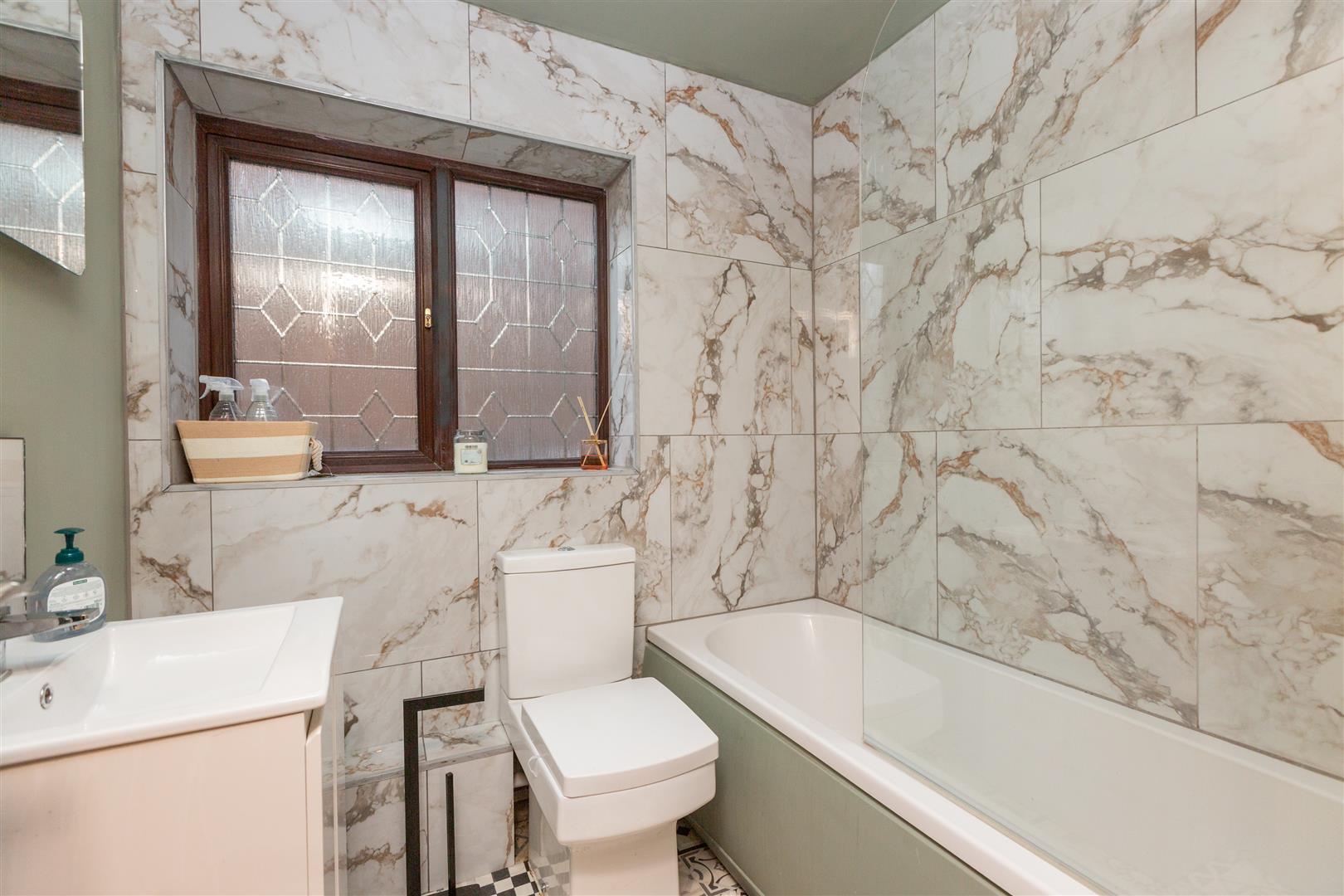 Carmarthen Road, Cwmdu, Swansea, SA5 8LL